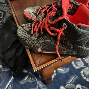 Mens Nike shoes size 6